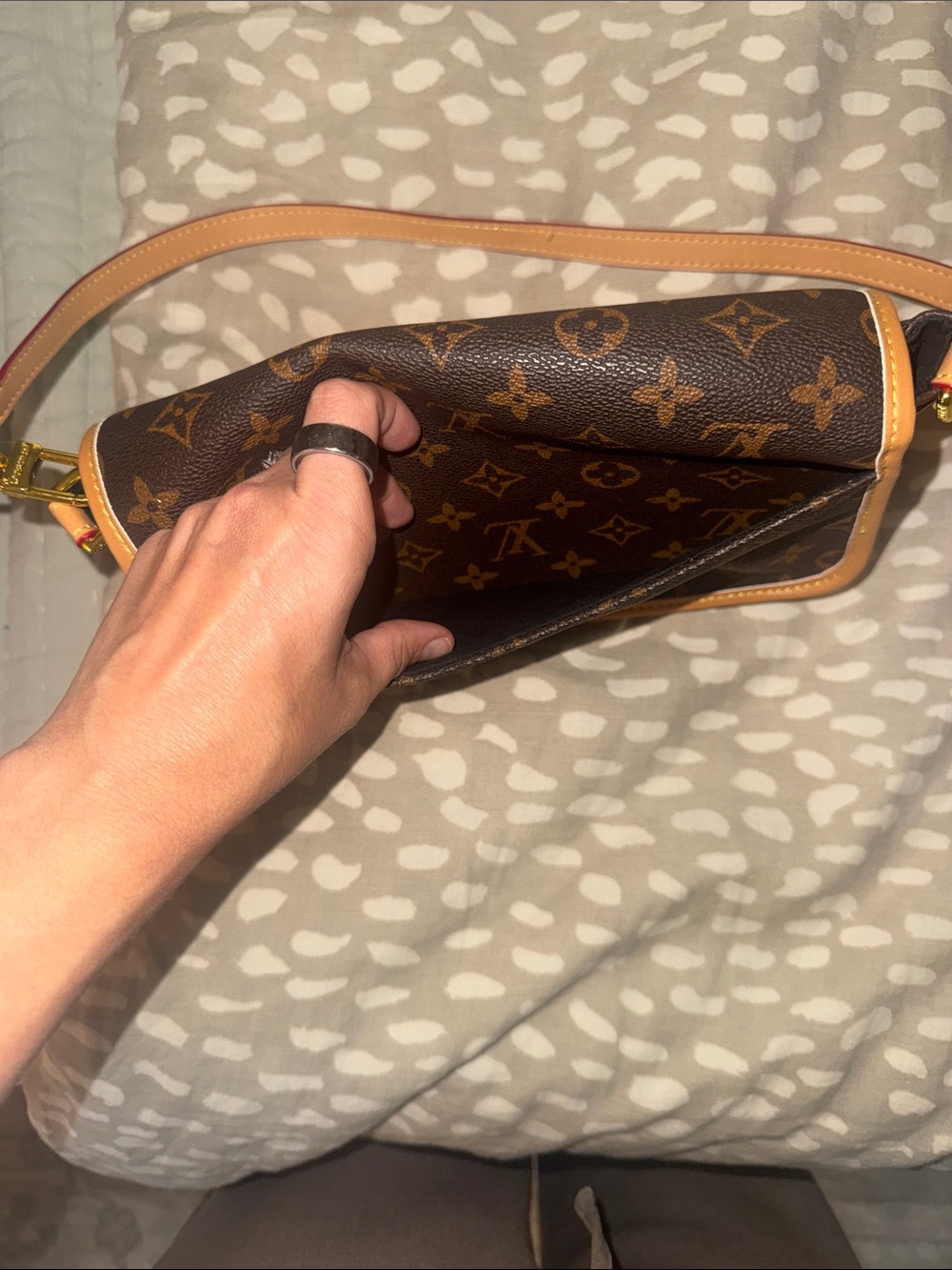 Source Unknown Brown Monogram Shoulder Bag with Tan Trim - Picture 4 of 5